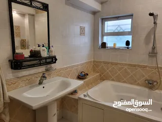  6 شقه طابقيه ارضيه ديبلوكس مع كراج وحديقه ام السماق الجنوبي