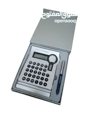  5 آلة حاسبة مكتبية مع قلم فاخر البنك العربي جديدة غير مستعملة.