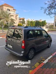  7 بيجو بارتنر 2017 جير عادي 6+1 ديزل دهان شركة يد صفر عداد 93