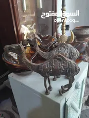  18 تحف ونحاسيات