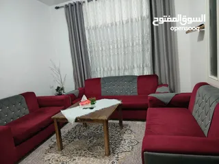  4 طقمين كنب جلوس بتصميم جديد وألوان جديدة وترندي مستعمل بحالة الجديد ممتاز ومريح للجلوس