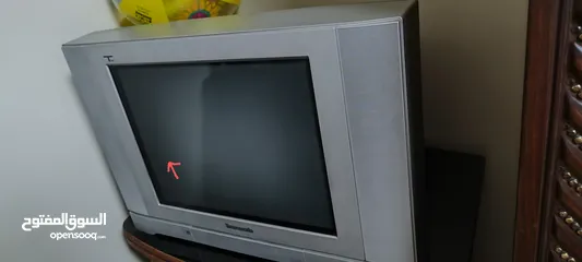  1 تلفزيون 21 بوصة باناسونيك للبيع،،،مع طاولته،،،،