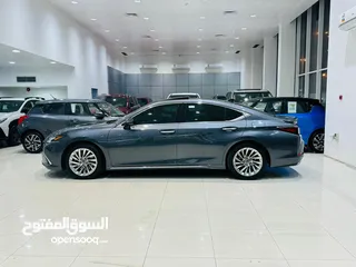  3 Lexus ES-350 Exclusive 2023 (Grey)