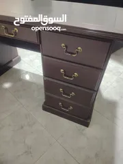  5 كنبايه مكتب + ثلاثه مكاتب للبيع