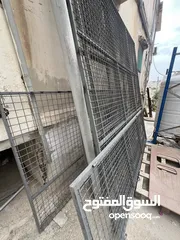  1 غرفة حديد ما شاء الله نضيفة وما فيها اي عيوب غرفة كاملة مكملة بس بدك حداد يركبلك اياها بتنفع لكلشي..
