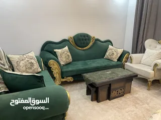  1 طقم كنب بحالة الجديد مع طاولة وسط و سيرفس عدد 4 الارسال على الواتساب