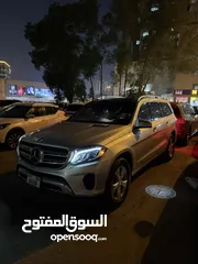  24 Mercedes GLS 450