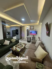  11 شقة مميزة للبيع