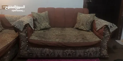  1 بوفيه للبيع و طقم كنبيات للبيع
