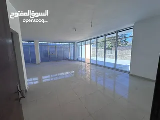  3 مكتب فاخر للبيع مع ترس مقابل المركز العربي