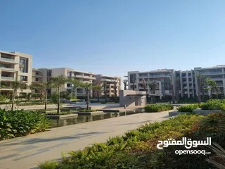  4 للبيع شقة متشطبة بالكامل و استلام فورى بكمبوند متكامل الخدمات و المرافق فى القاهرة الجديدة