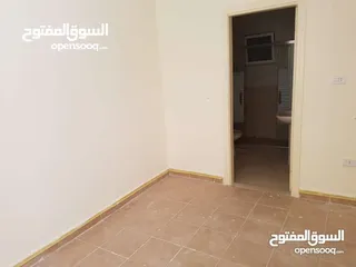  7 شقه فارغه للايجار شارع الجامعه 140 م الطابق الاول