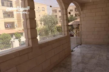  20 فيلا/بيت للبيع من ثلاث طوابق مساحة البناء 700متر مربع مساحة الارض600م2