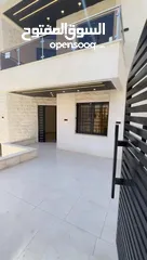 13 شبه ارضي 130 متر مع ترس 90 متر خلف جامعة البتراء في البنيات طريق المطار