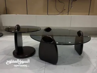  2 طاولة قهوة عصرية بسطح زجاجي أنيييق وتصميم حديث   هالطاولة بتجمع بين التصميم العصري والبساطة الراقية