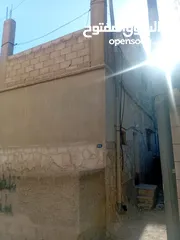 9 بيت مكون من طابقين وشقه بجانبهم للبيع
