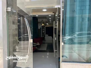  4 صالون سيدات للبيع سبب البيع السفر للخارج