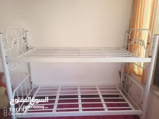  3 تخت طابقين مع سلم