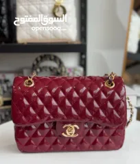  4 شنط شانيل حجم وسط   كوبي ون بنفس شكل الأصلي وبخامة عملية جدًا! وأنيق و انوثي متوفر بلون احمر و اسود