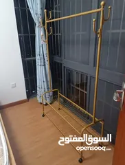  6 ستاند الملابس الذهبي رتّب غرفتك وعِش أجواء الفخامة علّق الجواكت والفساتين بكل أريحية