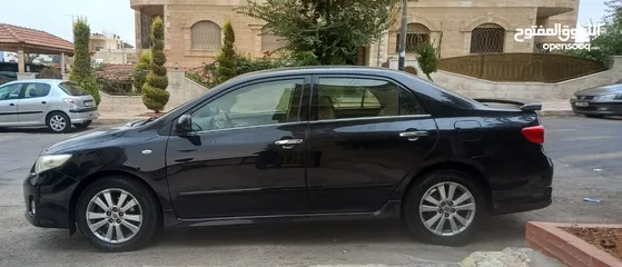  1 توبوتا كورولا 2013 سبورت 1800سي سي لون أسود بحالة الوكالة
