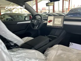  8 TESLA MODEL Y