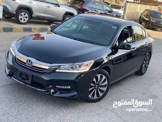  14 Honda Accord Hybrid clean title 2017 (حرة)