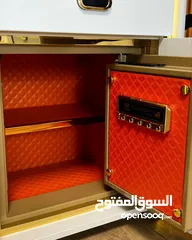  4 كومودينا الذكية مع خزنة