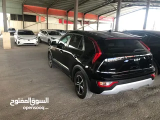  2 كيا نيرو موديل 2023 لون اسود هايبرد