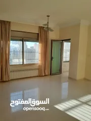  11 شقه للايجار قرب شارع الارسال مقابل المقاطعه