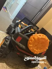  2 سياره موديل جب ، لون اسود و اورنج ، تسع ل طفل واحد ممتازه