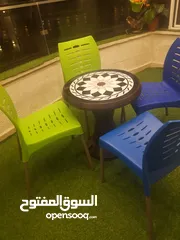  4 اربع كراسي بحاله جديد مع طاوله وسط بحال الوكاله استخدام بسيط جدا