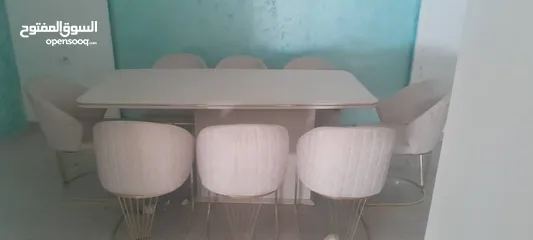  4 طاولة اكل تحمل 8كراسي  شبه جديده
