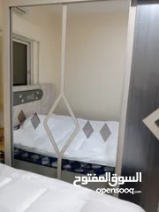  3 غرفة نوم وملحقاتها كاملة / تخت + خزانة + كومدينة + راسية عدد 2 + فرشة زنبركية