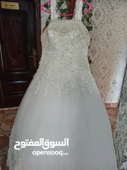  2 فستان زفاف بدون طرحه للبيع