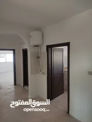  2 شقة للايجار  مساحة الشقه 107م مكون من صاله وغرفة قعده وغرفة نوم وغرفة جلوس وحمام ومطبخ وبلكونه