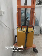  1 جك الكهرباء و جك عادي