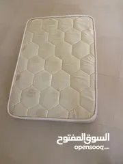  2 تخت أطفال مع فرشه بحال الجديد