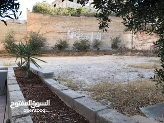  10 عمارة من 3 شقق مساحة 320 م وارض فارغة ياجوز منطقة الرشيد حي جعفر قرب اخر موقف للباصات
