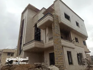  3 فيلا حديثه للبيع