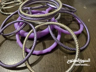  13 اساور بلاستيك بنفسجي، وفضي عدد 15
