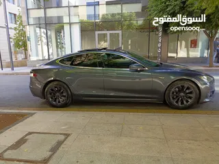  23 TESLA MODEL S2016