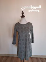  21 عدة فساتين جديدة و ماركات اسعارها من 10-12 دينار.