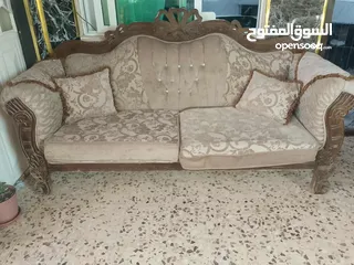  4 كنب مستعمل بحاله ممتازه 7 مقاعد طاوله سفرة 6 كراسي