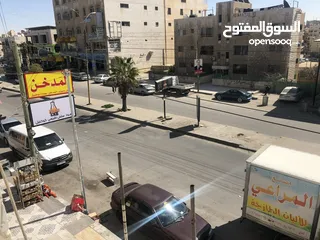  21 ثلاث محلات تجاريه ومخازن علي شارع 36 التجاري الزرقاء الجديدة في افضل موقع في الشارع