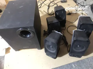  4 سماعات للبيع كامل الاسلاك والقطع معهم