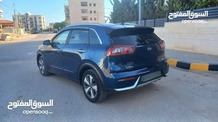  1 كيا نيرو لون كحلي فحص 2 جيد بسعر مغري قابل للبدل