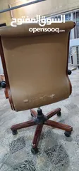  1 كرسي دوار خشب صاج مع جلد ايطالي اصلي