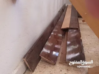  1 تختين مفرد وسرير اطفال حديد ومكتب خشب للبيع