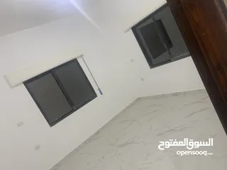  15 بيت للبيع يحوي على شقتين كل شقه لها سطحها الخاص بقوشان منفصل